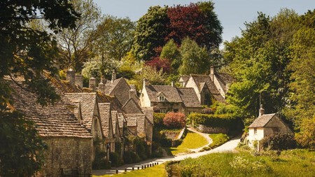 Bibury: el pueblo británico que Forbes llamó el más lindo del mundo de 2025 y parece sacado de un cuento