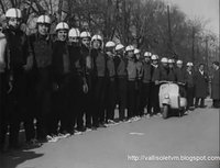 Diecisiete personas en una Vespa, Valladolid 1958