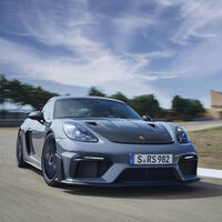 El radical Porsche 718 Cayman GT4 RS es la nueva bestia de Stuttgart con motor de GT3 para arrasar en circuito