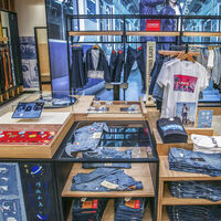 Levi's se adelanta a las rebajas con la cazadora vaquera más original para el entretiempo y está a mitad de precio
