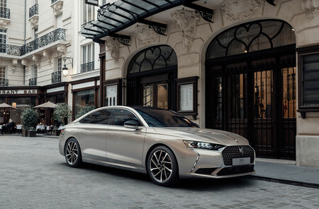 El nuevo DS 9 desembarca en España, únicamente como híbrido enchufable y desde 54.000 euros