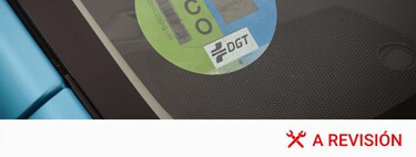 Cómo comprar la etiqueta de la DGT y dónde pegarla para que la ITV no te diga nada 