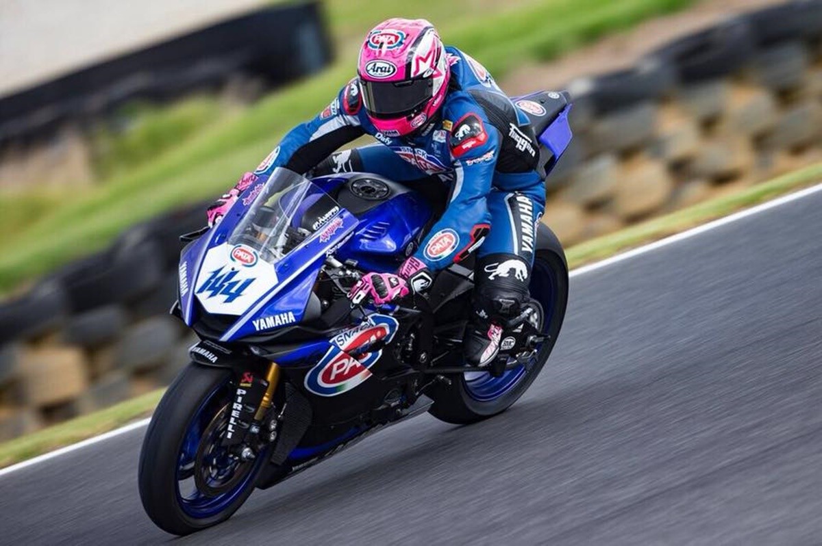 Lucas Mahias gobierna en Supersport con un inesperado Sandro Cortese dentro del podio