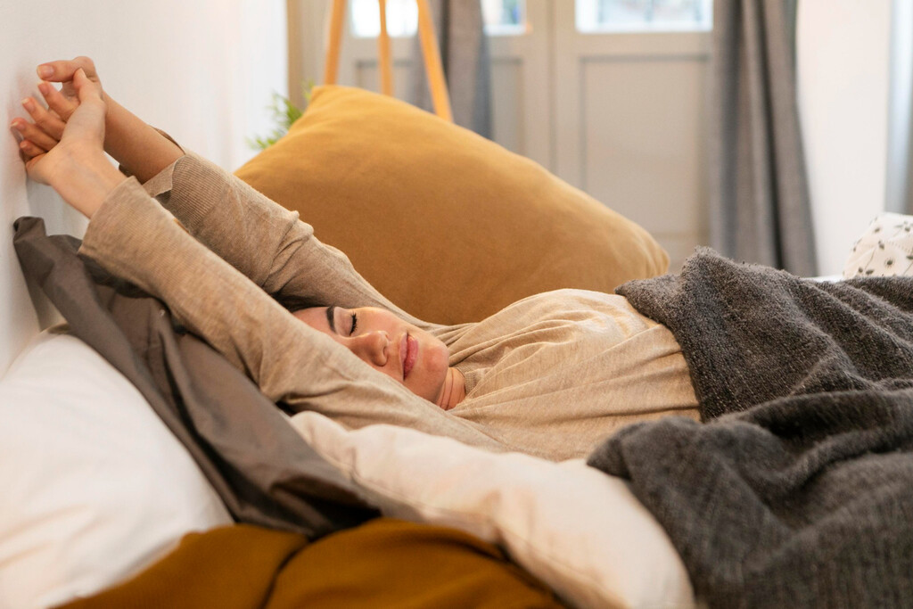 No es lo mismo dormir suficiente que dormir demasiado: un nuevo estudio revela el número de horas que empeora nuestro cerebro en lugar de repararlo 