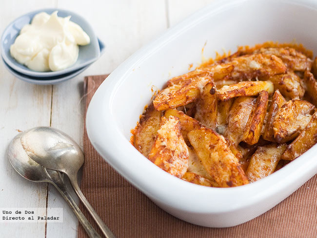 Patatas asadas al pimentón con alioli, receta para un picoteo casero