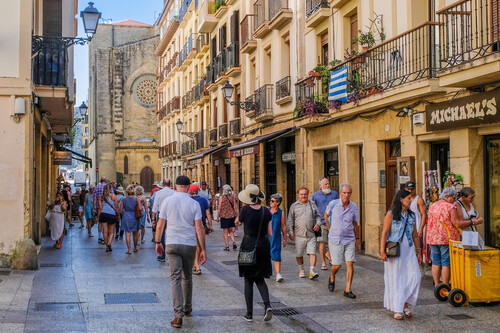 En Donosti querían exprimir tanto el verano que inventaron una excusa para alargarlo hasta octubre. 70 años después es historia del cine