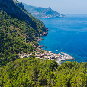 Medieval y marinero: el pueblo de la Tramontana mallorquina donde veranearon reyes, escritores y músicos