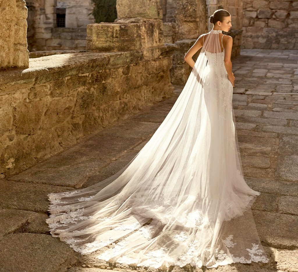 Hay un pueblo que fabrica los vestidos de novia de media España. El mayor enemigo de Fuente Palmera se llama Shein