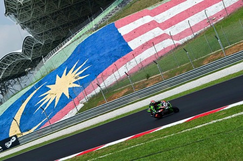 Victoria a ritmo de récord para Tom Sykes y espectacular remontada de Jordi Torres