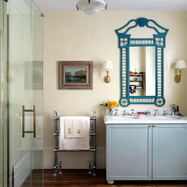 Un baño anticuado puede convertirse en uno actual sin  azulejos ni pintura con estas tendencias de 2026