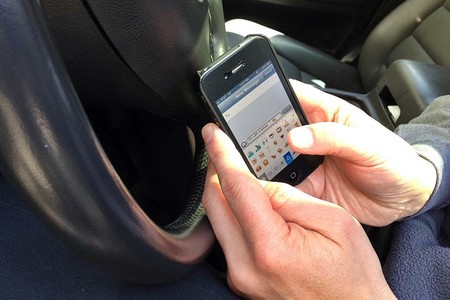 La DGT plagia a Inglaterra y utilizará camiones para combatir el uso del teléfono móvil al volante