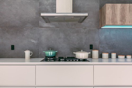 Tener una campana extractora que no acabe con el humo y olores de la cocina es como no tener nada. Esta es la clave para que rinda bien