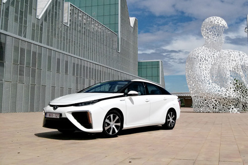 ¿Es el Toyota Mirai el coche del futuro? Lo probamos para tratar de averiguarlo