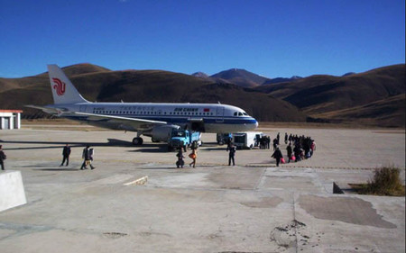 Abre aeropuerto de mayor altitud del mundo en Tibet