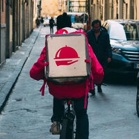 Las empresas de reparto a domicilio luchan por no desaparecer, aunque parezca lo contrario