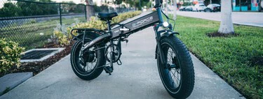 MediaMarkt está liquidando una de sus mejores bicicletas eléctricas: parece una moto, tiene mucha autonomía y es plegable 