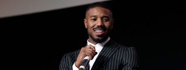 Michael B. Jordan le da vida al traje negro a rayas llevándolo con un giro minimalista
