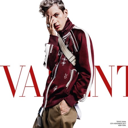 Valentino nos presenta a Troye Sivan como el protagonista de su campaña de primavera