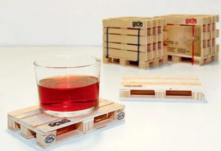 Apoya tus vasos en mini palés