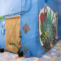 El pueblo azul de Valencia que parece Marruecos: lo tiene todo para una escapada perfecta