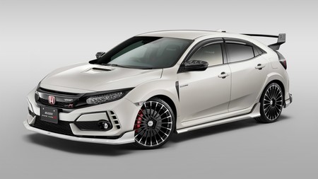 El Honda Civic Type R de Mugen no entiende la palabra discreción por el arsenal de modificaciones que recibió