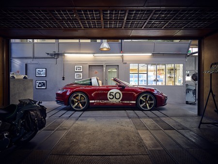 Porsche 911 Targa Heritage Design Edition 81