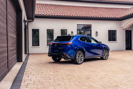 LEXUS UX