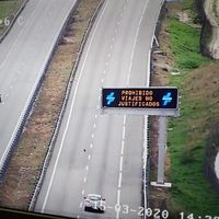 El Gobierno contempla cerrar carreteras para contener el coronavirus: estos son los 12 tipos de vehículo que quedarían exentos