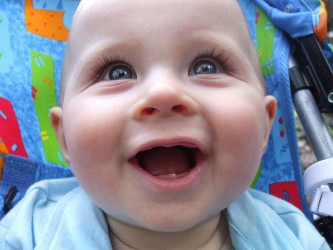 bebe de 4 meses con dientes bebe de 4 meses con dientes