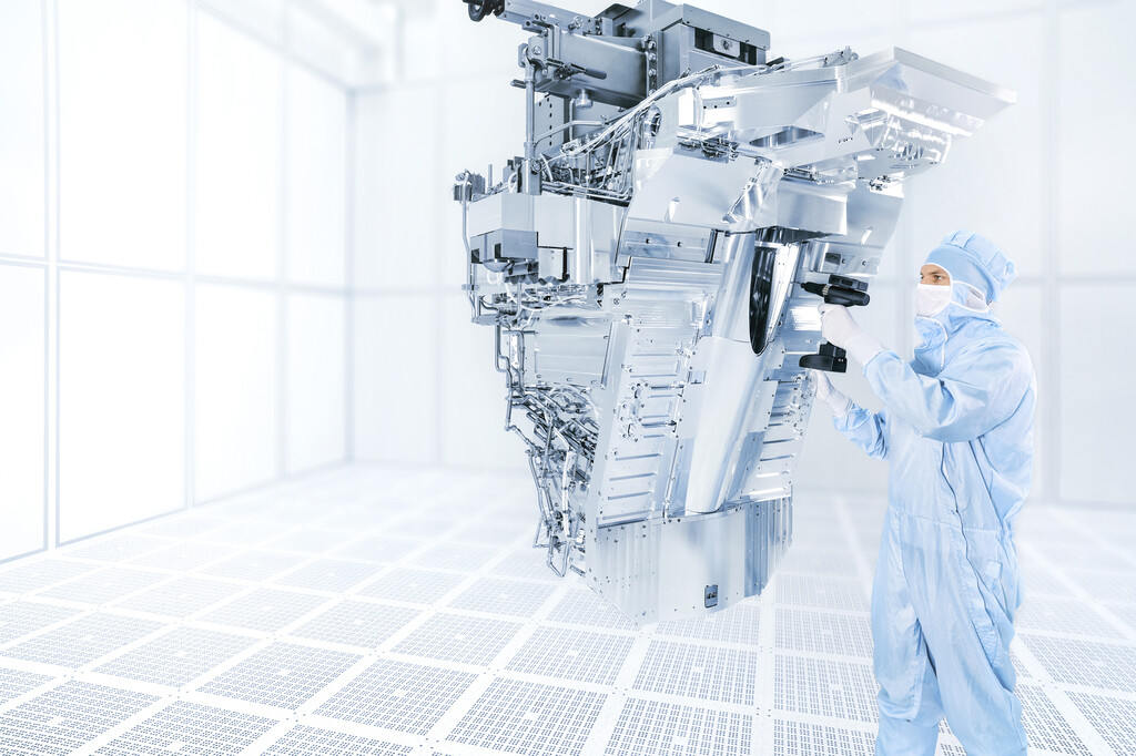 En su carrera por lograr fabricar chips avanzados, China ha intentado copiar a ASML. Le está saliendo mal 