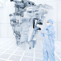 En su carrera por lograr fabricar chips avanzados, China ha intentado copiar a ASML. Le está saliendo mal 