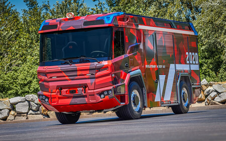 El Rosenbauer RT es un camión de bomberos eléctrico y ya está listo para apagar fuegos en Europa