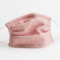Mango lanza unas mascarillas homologadas reutilizables para niños y niñas que te encantarán 