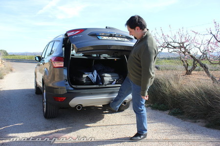 Portón automático en el Ford Kuga 2013