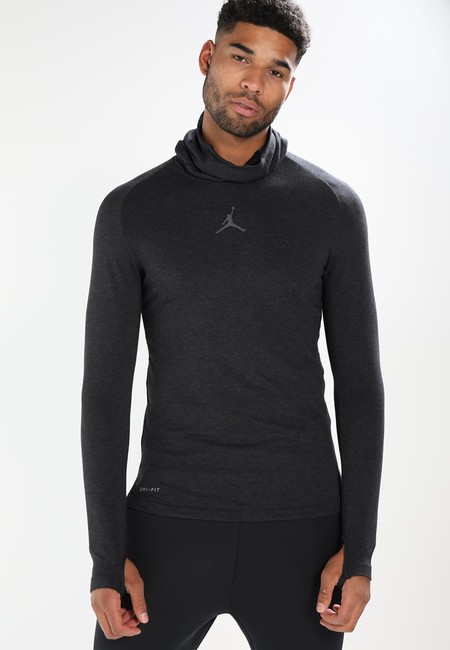 50% de descuento en la camiseta de entrenamiento Nike Jordan Tech Sphere Balaclava: se queda en 44,95 euros en Zalando