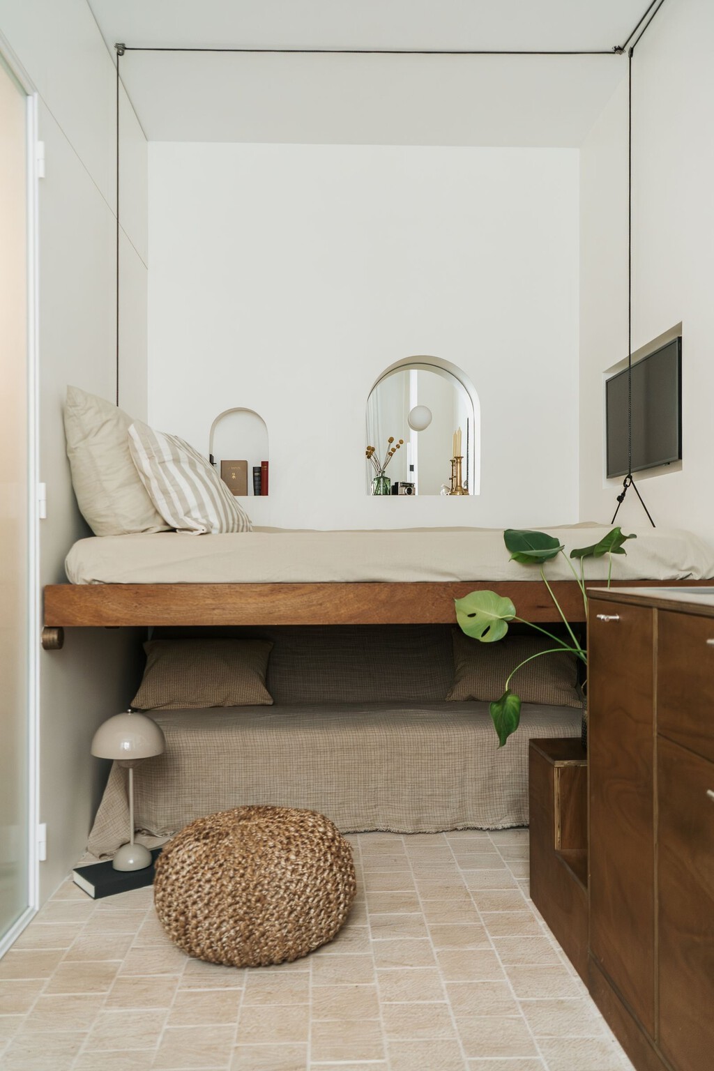 Así han transformado un local de 12 m² en un apartamento que tiene de todo y parece una suite de lujo 