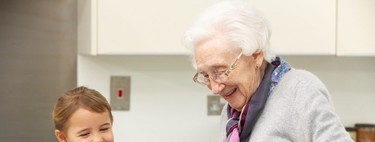 Cuidar de los nietos previene el deterioro cognitivo de los abuelos