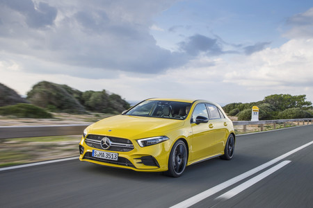 Mercedes-AMG A35 4matic lateral delantero