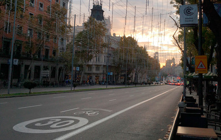 El nuevo Ayuntamiento de Madrid dice que apuesta por la bici, pero ya ha comenzado a suprimir carriles segregados