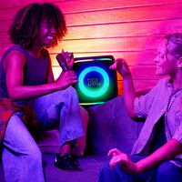 JBL sabe que a México le encanta cantar y ahora utilizan IA para eliminar la voz de la música en tiempo real 