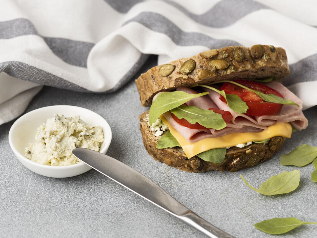 Cómo sustituir la mayonesa en ensaladillas y sándwiches: cinco alternativas ligeras y cremosas
