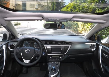 Toyota Auris Touring Sport Hibrido, techo Skyview