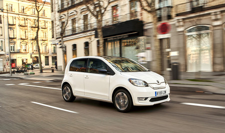 Probamos el Škoda CITIGOe iV: uno de los eléctricos más baratos del mercado, con hasta 253 km de autonomía y desde 17.900 euros