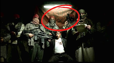 Pausa Iron Man En El Minuto 4 Con 12 Segundos Y Descubriras La Primera Pista De Un Villano Que Tardo 13 En Llegar Al Mcu