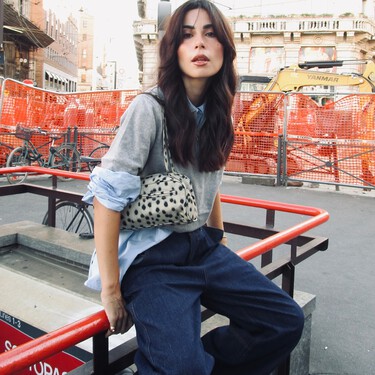 Adiós bolsos lisos: este de Parfois cuenta con un estampado alegre y ahora está rebajado 