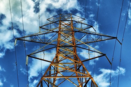Un dato más para la vergüenza: en España sube más la luz que en la media de la UE