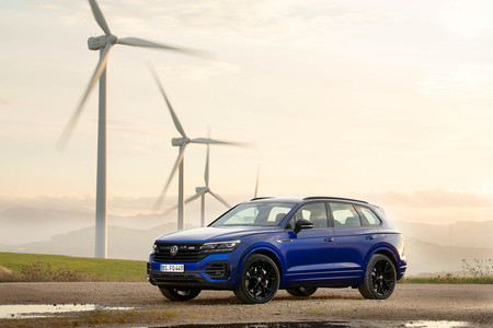 El Volkswagen Touareg R es un imponente SUV híbrido recargable de 462 CV con conducción semiautónoma hasta 250 km/h