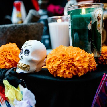 En el centro de CDMX está el paraíso de las veladoras de las ofrendas para el Día de Muertos 2025, con descuentos todo el año