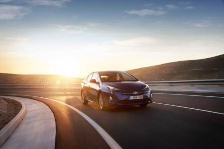 Cómo ha cambiado el Prius en 7 años: las imágenes de dos generaciones únicas