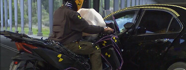 Una inesperada marca de coches se ha metido a hacer airbags de moto. Y pueden ser la solución a la que solo Honda se ha atrevido antes